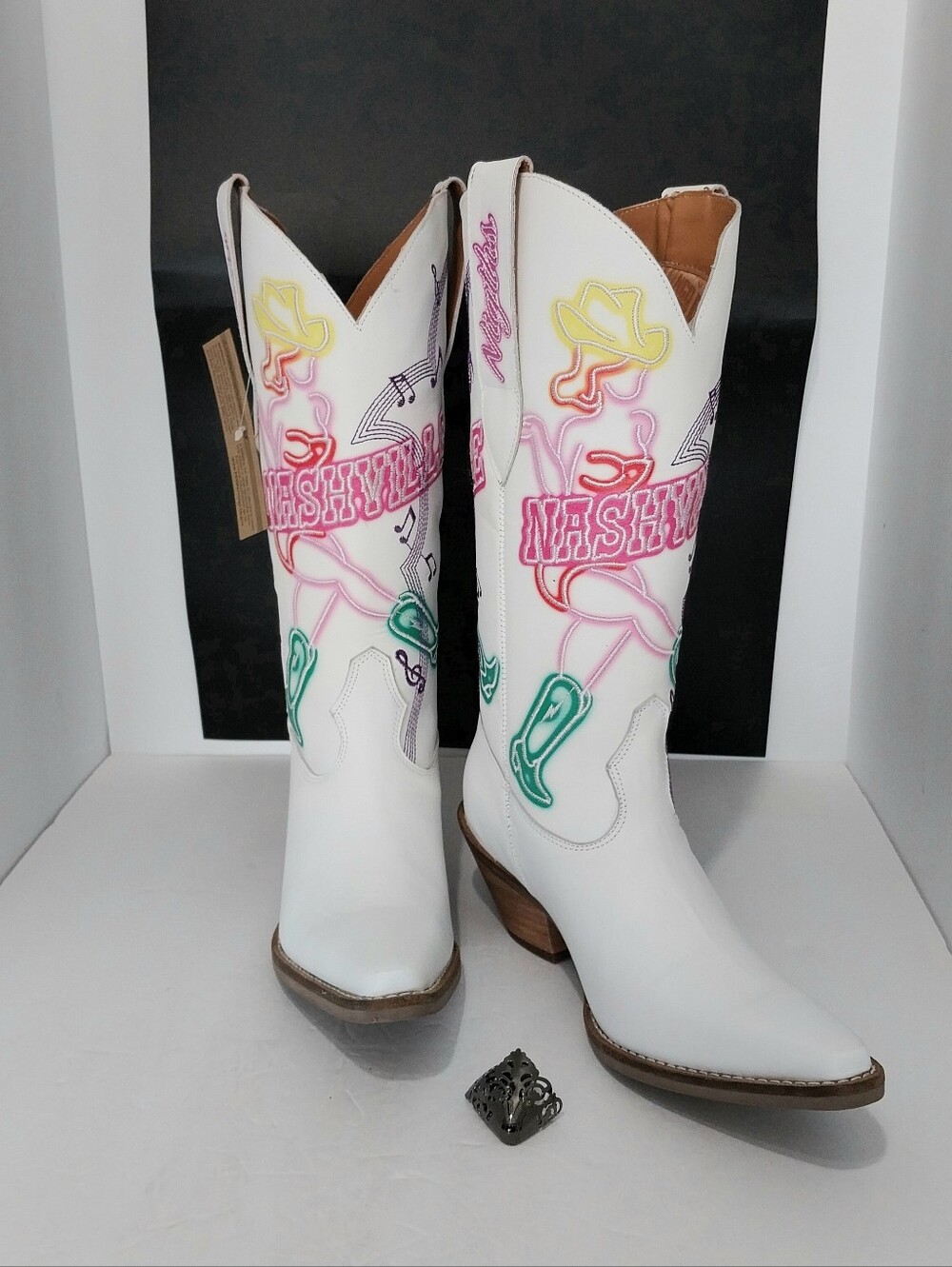 Dingo Nashville Light Leather Western Boots, NWT, Size 7